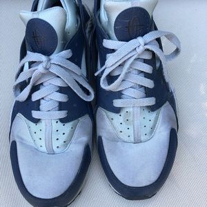 Men’s Nike Air Huarache running sneaker